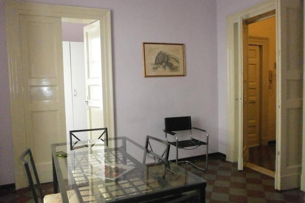 Three Rooms Near Central Station Catánia Buitenkant foto