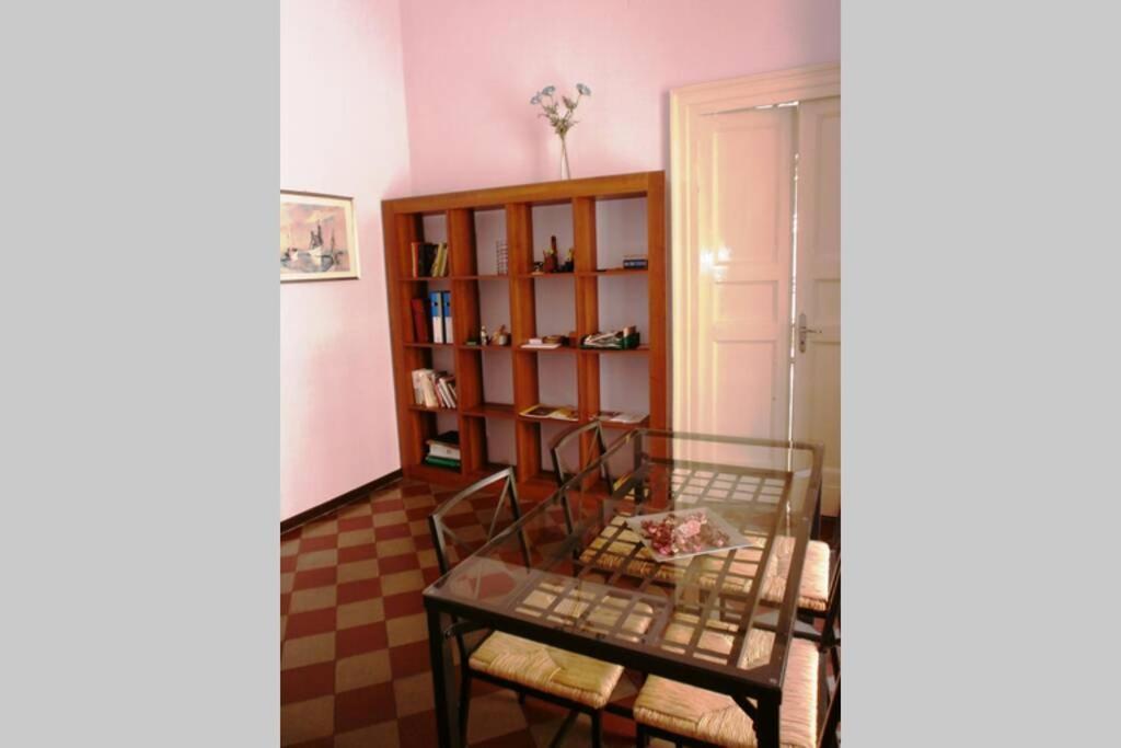 Three Rooms Near Central Station Catánia Buitenkant foto